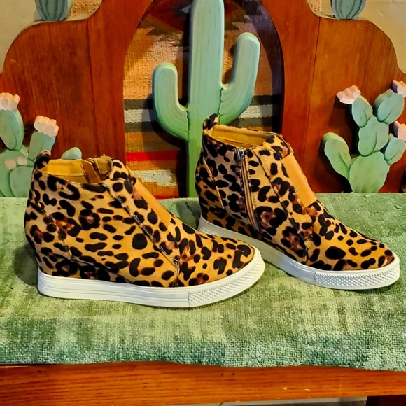 Ladies wedge zip up shoes/ boots - Picture 1 of 4